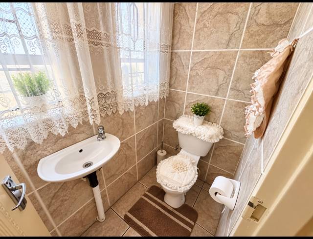 4 BEDROOM HOUSE FOR SALE IN REYNO RIDGE